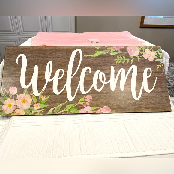 NWT “Welcome” Sign in White, Brown, Pink and Green - Picture 1 of 5